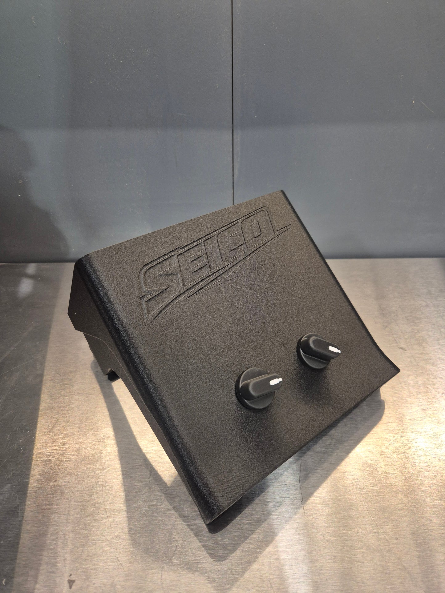 Traxter 2-DIN Stereo Housing